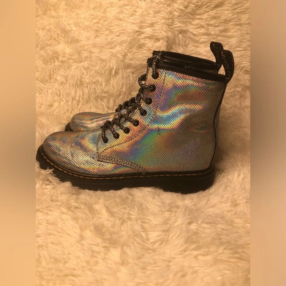 🪩💿Dr. MartensYOUTH 1460 IRIDESCENT LEATHER LACE UP BOOTS size 4 🪩💿 - Picture 9 of 16